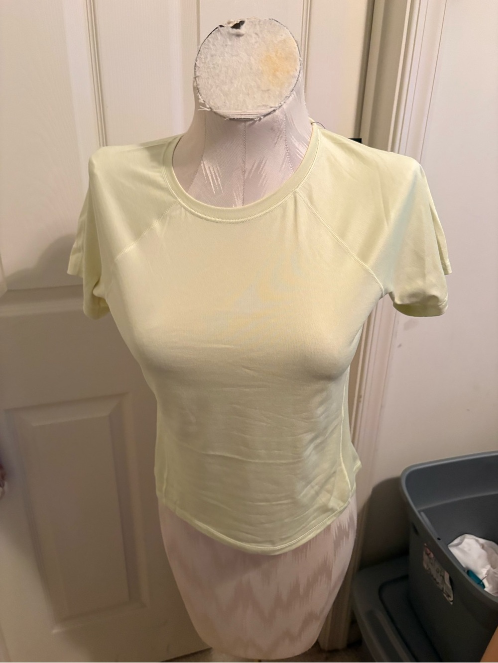 The North Face Light Yellow Women's Short Sleeve Crewneck Top XS NWT $60